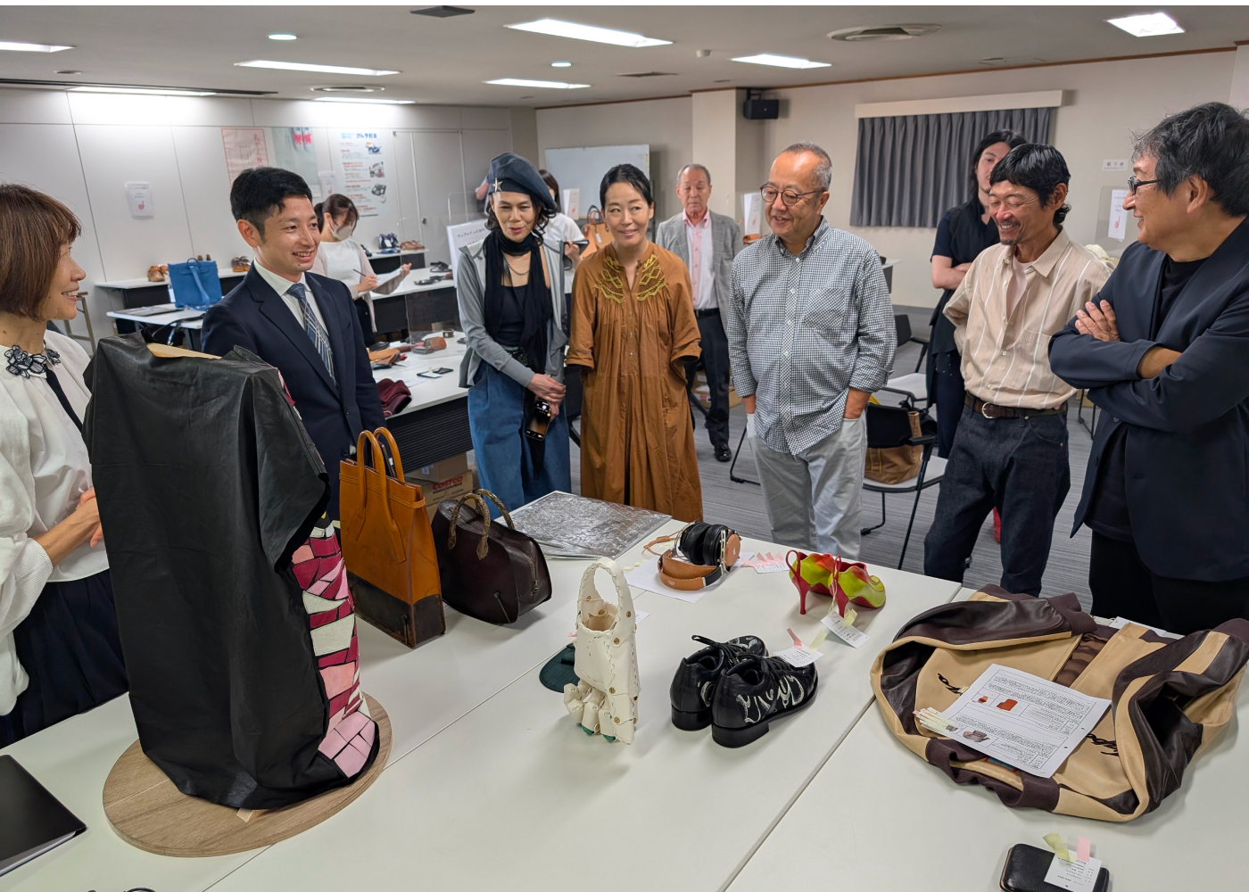 ジャパンレザーアワード2025の審査会の様子