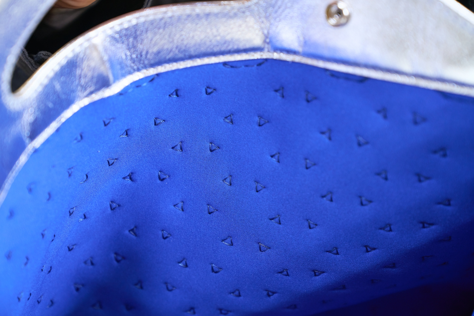 椎名 賢さんの作品 slit to stretch の画像