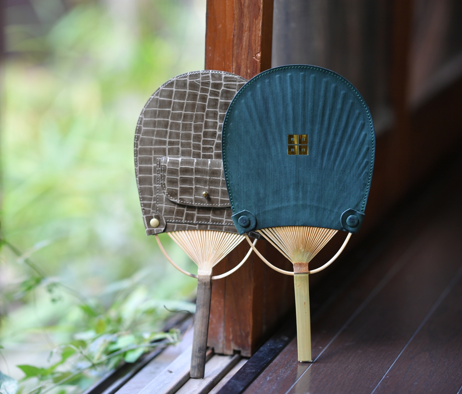 フリー部門 ベストプロダクト賞 山口 洋平さんの作品 leather “丸亀団扇” mini wallet の画像